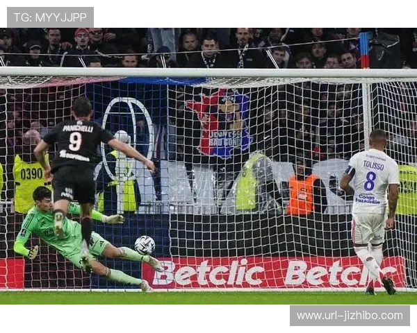 斯特拉斯堡妖人频出，埃梅加彭德斯组合闪耀攻防